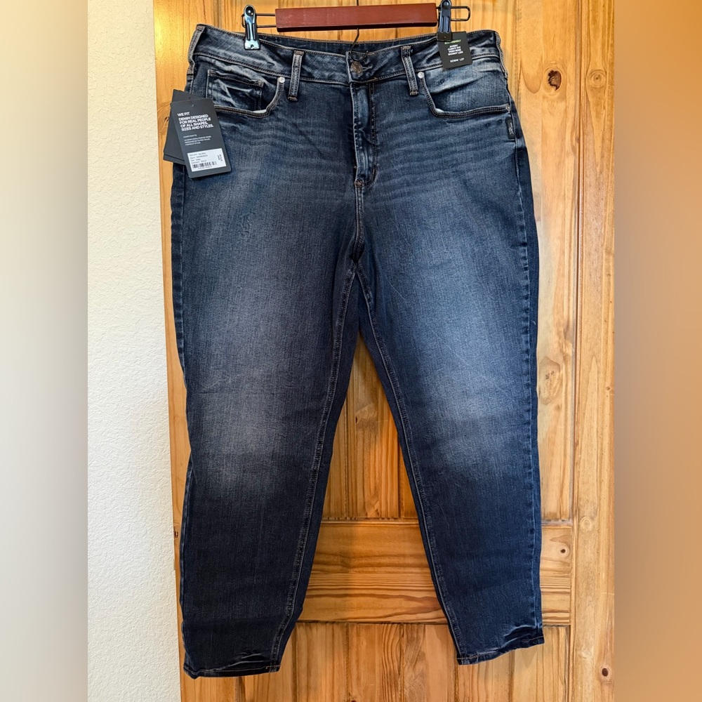SILVER JEANS NWT - Avery Curvy High Rise Skinny - Size 16/27